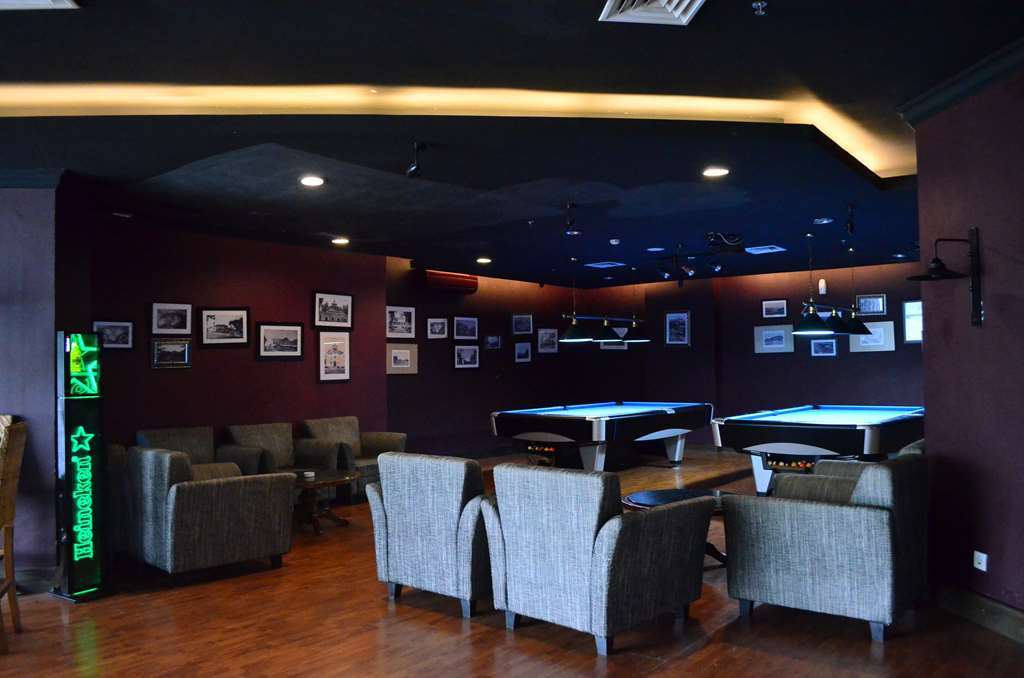 Kyriad Bumiminang Hotel Паданг Ресторан фото